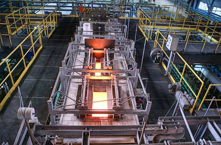 w jaki sposób ze starych śmieci szklanych powstają nowe opakowania szklane?